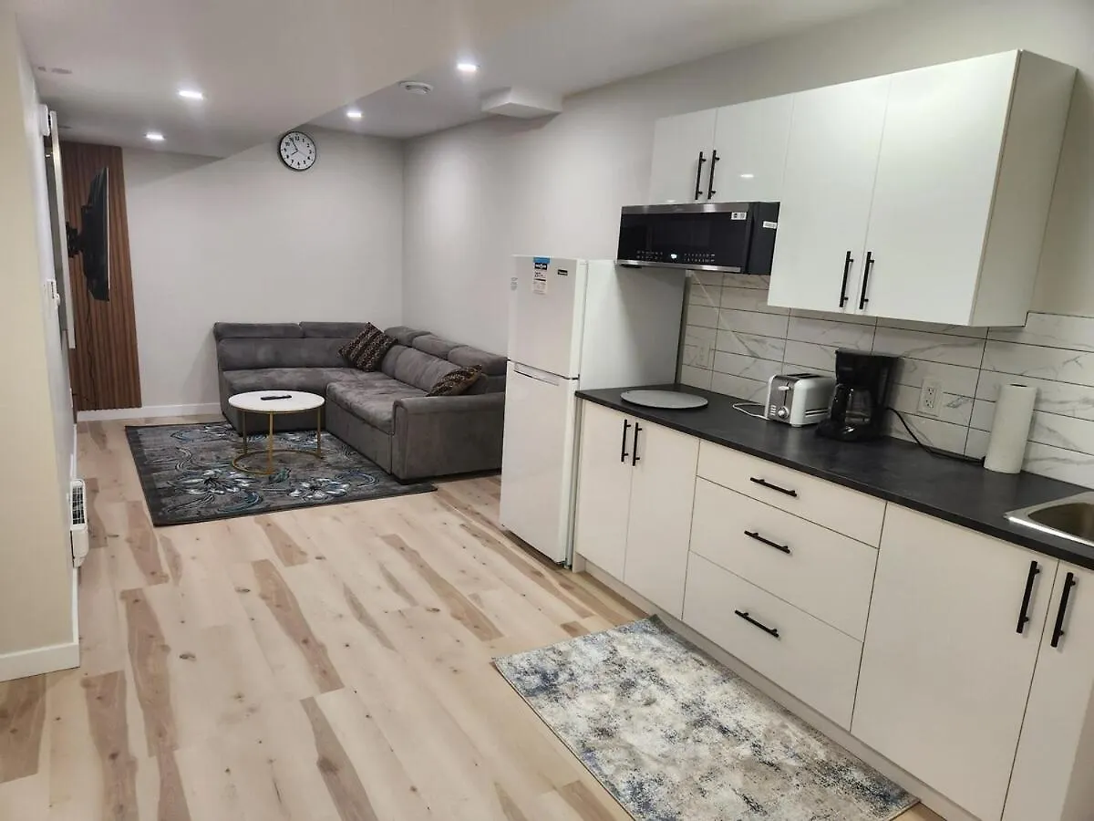 F&B Exquisite Guest Room 0*, Winnipeg Canada